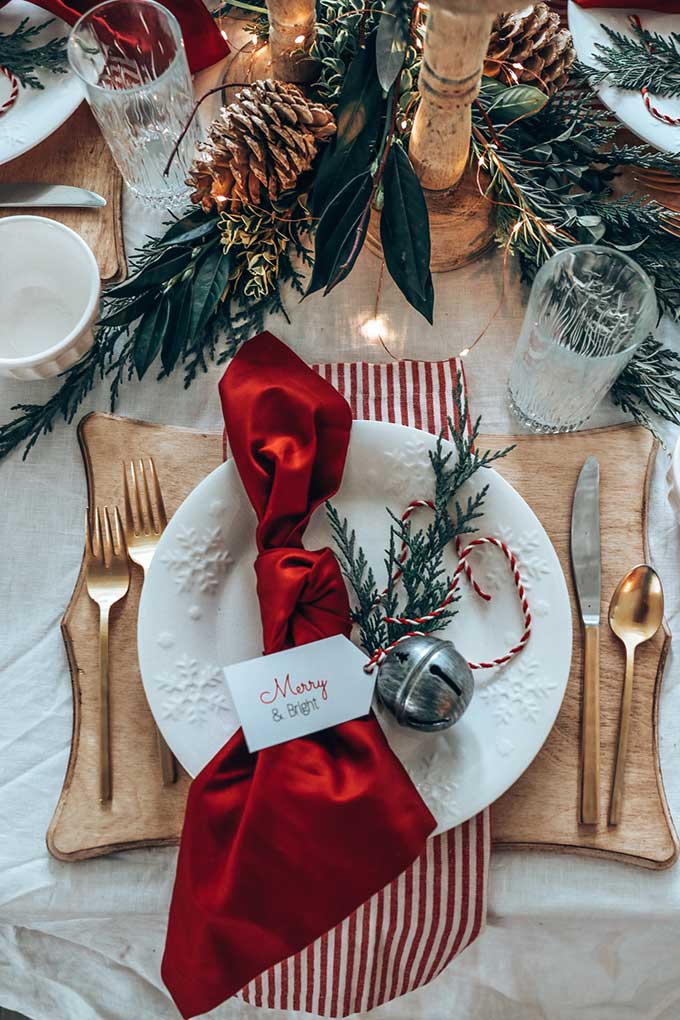 Easy Christmas Table Setting with Red |elegant Christmas Table| Holiday table|Christmas dinner|printables|free printables|christmas printables|shabby chic decor|farmhouse style|farmhouse christmas|easy tablescape|easy christmas tablescape|chic farmhouse|white farmhouse|vintage christmas|easy tablescape ideas|Hallstrom Home