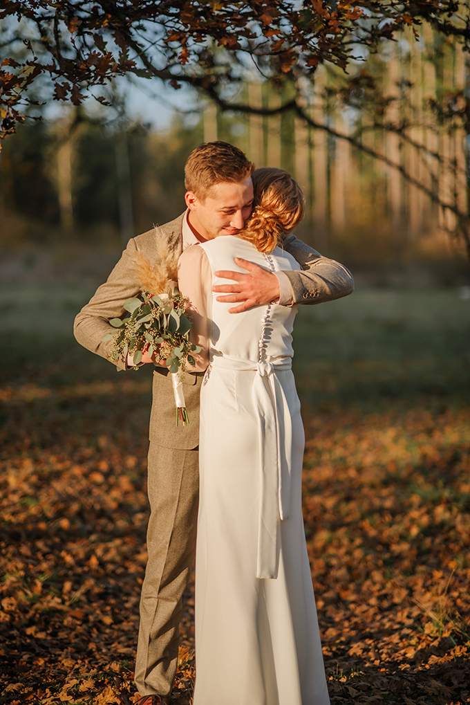 Ty and Claire Get Married |Fall Wedding|Hallstrom Home Wedding|Trendy Fall Wedding|Classy Wedding|Classic Wedding|Modern Boho Wedding|Chic Wedding Decor|Wedding Ideas|Modest Wedding Style|Trendy Wedding Photos|Natalie Kysar Photography|Kate Middleton Style Wedding|Linen Dress|Bridesmaid Dress|Hygge Wedding|Modern Wedding|Button Wedding Dress|Tie Wedding Dress|wedding photography|Wedding Inspo|wedding Bliss|Bride|Hallstrom Home