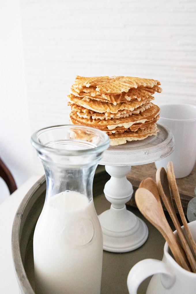 Tiered Tray Style Tips |Farmhouse Kitchen|Farmhouse Tiered Tray|Tiered Tray Styling|Cookie Tray Party|Party Planning|Cookie Party Tray|How to Decorate a Tiered Tray|Farmhouse Tiered Tray Decor|Cookie Tray Display|Farmhouse Kitchen Decor|Kitchen Farmhouse Style|Hallstrom Home