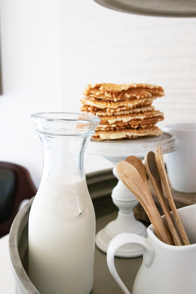 Tiered Tray Style Tips |Farmhouse Kitchen|Farmhouse Tiered Tray|Tiered Tray Styling|Cookie Tray Party|Party Planning|Cookie Party Tray|How to Decorate a Tiered Tray|Farmhouse Tiered Tray Decor|Cookie Tray Display|Farmhouse Kitchen Decor|Kitchen Farmhouse Style|Hallstrom Home