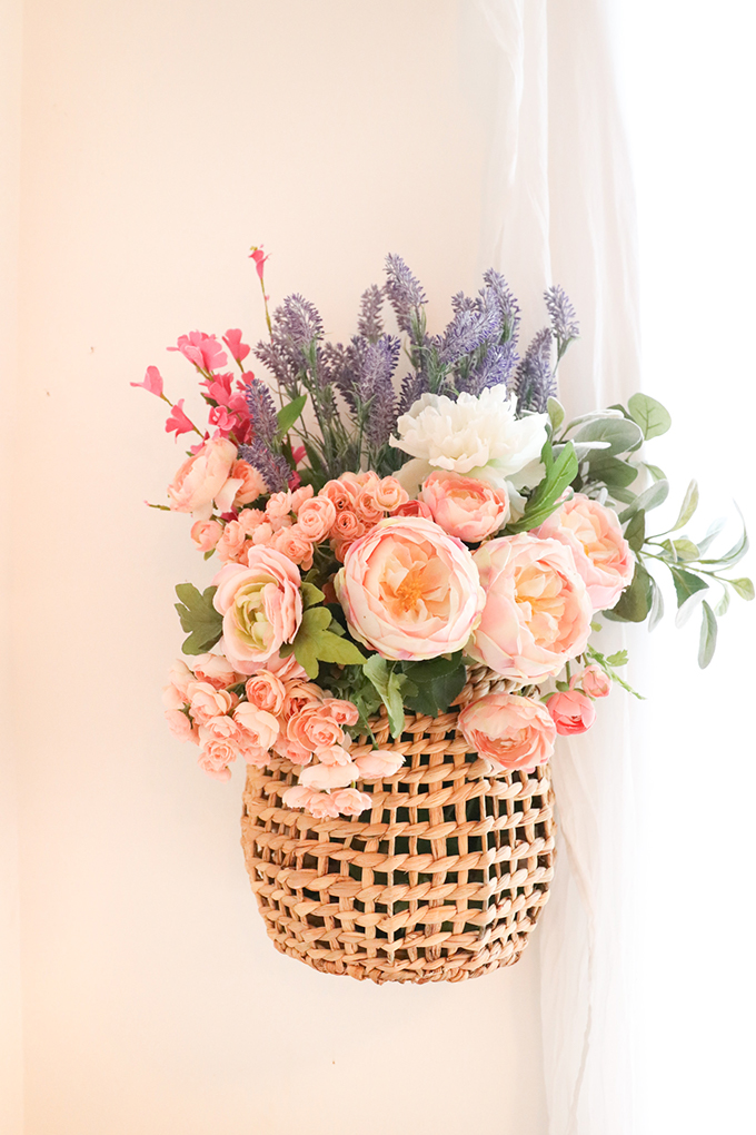 5 Tips to Make Faux Flowers Look Real |Faux Flowers|best faux flowers|farmhouse flowers|fresh flowers|fresh and faux flowers|how to style faux flowers|farmhouse style|shabby chic home|flower arrangement|spring flowers|diy flowers|diy flower arrangement|mixing fresh and real|faux flowers look real|french farmhouse|Hallstrom Home