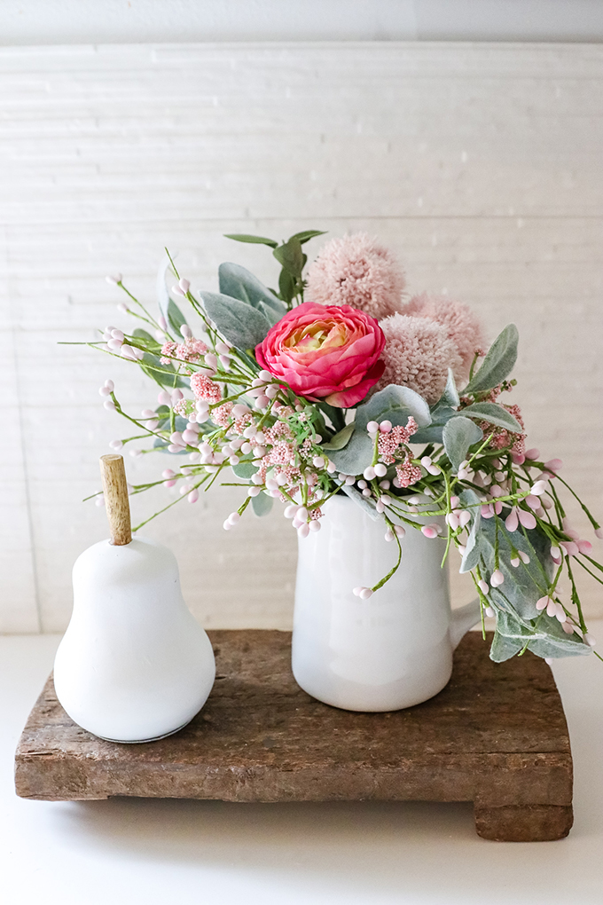 5 Tips to Make Faux Flowers Look Real |Faux Flowers|best faux flowers|farmhouse flowers|fresh flowers|fresh and faux flowers|how to style faux flowers|farmhouse style|shabby chic home|flower arrangement|spring flowers|diy flowers|diy flower arrangement|mixing fresh and real|faux flowers look real|french farmhouse|Hallstrom Home