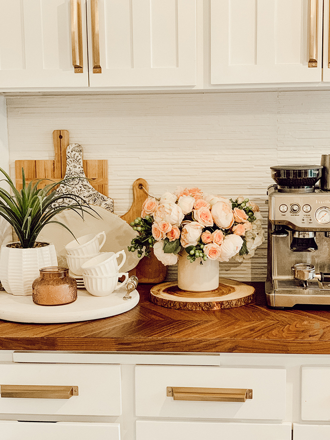 5 Tips to Make Faux Flowers Look Real |Faux Flowers|best faux flowers|farmhouse flowers|fresh flowers|fresh and faux flowers|how to style faux flowers|farmhouse style|shabby chic home|flower arrangement|spring flowers|diy flowers|diy flower arrangement|mixing fresh and real|faux flowers look real|french farmhouse|Hallstrom Home 5 Tips to Make Faux Flowers Look Real |Faux Flowers|best faux flowers|farmhouse flowers|fresh flowers|fresh and faux flowers|how to style faux flowers|farmhouse style|shabby chic home|flower arrangement|spring flowers|diy flowers|diy flower arrangement|mixing fresh and real|faux flowers look real|french farmhouse|Hallstrom Home