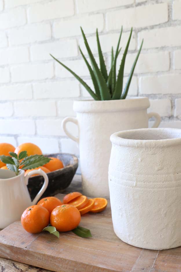 DIY Pot Painting with Texture |diy painting|how to paint|add texture to paint|textured paint|farmhouse style|shabby chic decor|farmhouse diy|painting tips|terra cotta pot|terra cotta planter|White terra cotta pot|textured terra cotta|course terra cotta|painting tutorial|paint diy|Hallstrom Home