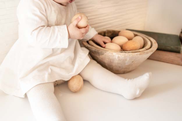 5 Ideas for Wood Easter Eggs |wood eggs|easter egg|easter egg diy|diy easter crafts|easter crafts|painted eggs|chalk paint|chalk paint diy|decoupage egg|velvet easter eggs|easter egg craft| HallstromHome
