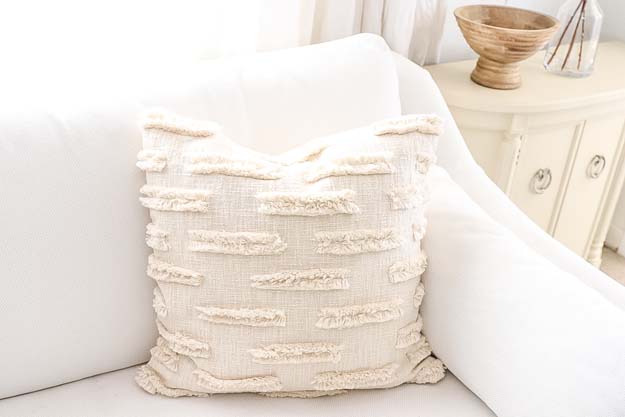 Trending Pillows for Home Decor |home decor|throw pillow|pillow trends|farmhouse pillow|throw pillow trends|boho pillows|boho home|farmhouse style|farmhouse pillows|shabby chic|shabby chic decor|cottage decor|striped pillow|best pillows|tassel pillows|pom pom pillows|lumbar pillows|modern throw pillow|Hallstrom Home