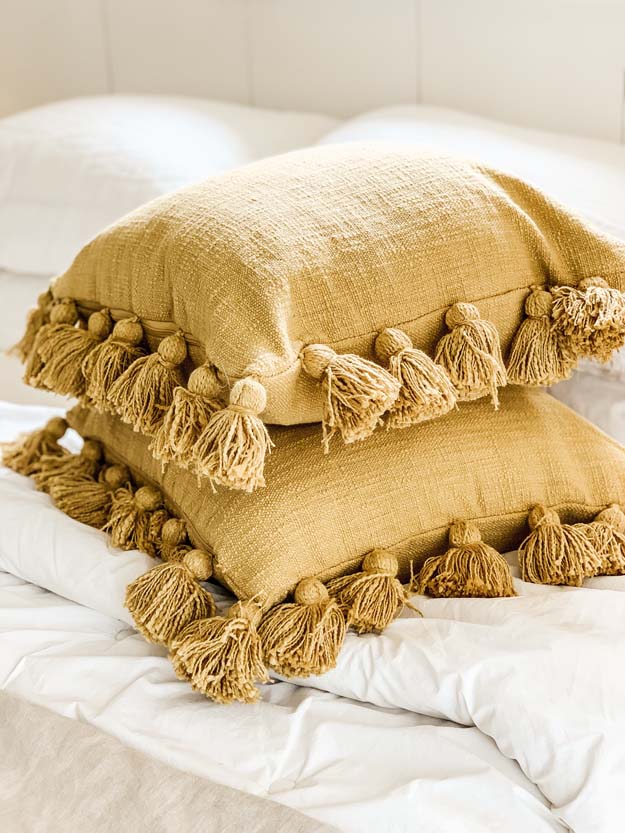 Trending Pillows for Home Decor |home decor|throw pillow|pillow trends|farmhouse pillow|throw pillow trends|boho pillows|boho home|farmhouse style|farmhouse pillows|shabby chic|shabby chic decor|cottage decor|striped pillow|best pillows|tassel pillows|pom pom pillows|lumbar pillows|modern throw pillow|Hallstrom Home