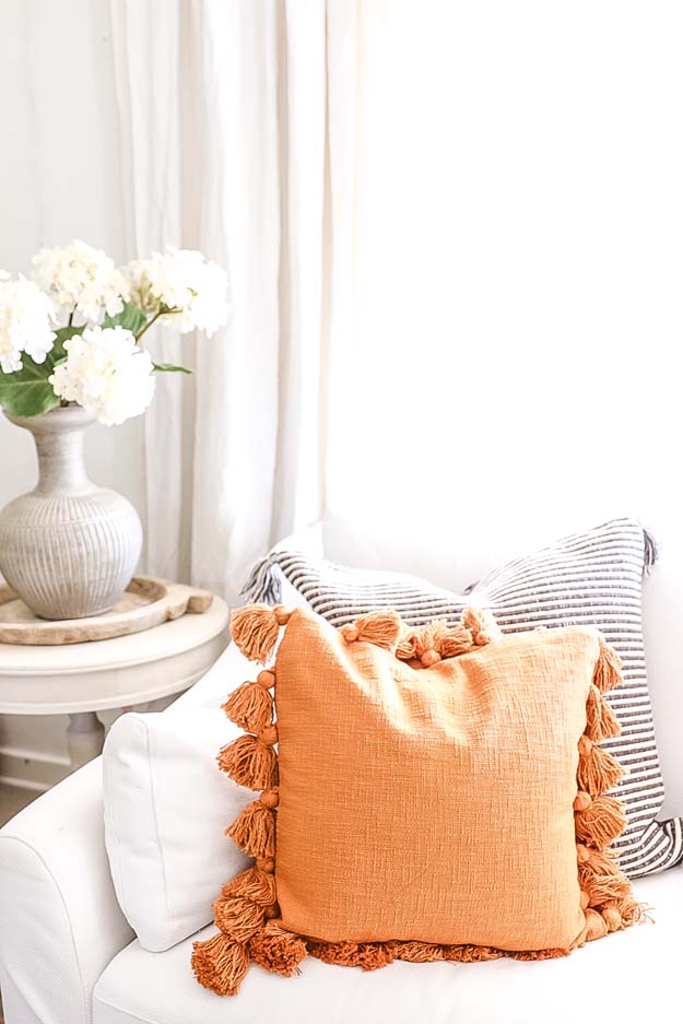 Trending Pillows for Home Decor |home decor|throw pillow|pillow trends|farmhouse pillow|throw pillow trends|boho pillows|boho home|farmhouse style|farmhouse pillows|shabby chic|shabby chic decor|cottage decor|striped pillow|best pillows|tassel pillows|pom pom pillows|lumbar pillows|modern throw pillow|Hallstrom Home