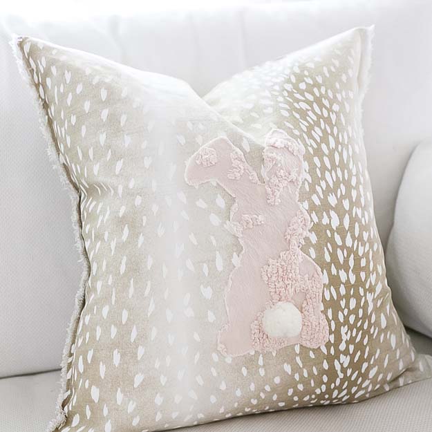 Trending Pillows for Home Decor |home decor|throw pillow|pillow trends|farmhouse pillow|throw pillow trends|boho pillows|boho home|farmhouse style|farmhouse pillows|shabby chic|shabby chic decor|cottage decor|striped pillow|best pillows|tassel pillows|pom pom pillows|lumbar pillows|modern throw pillow|Hallstrom Home