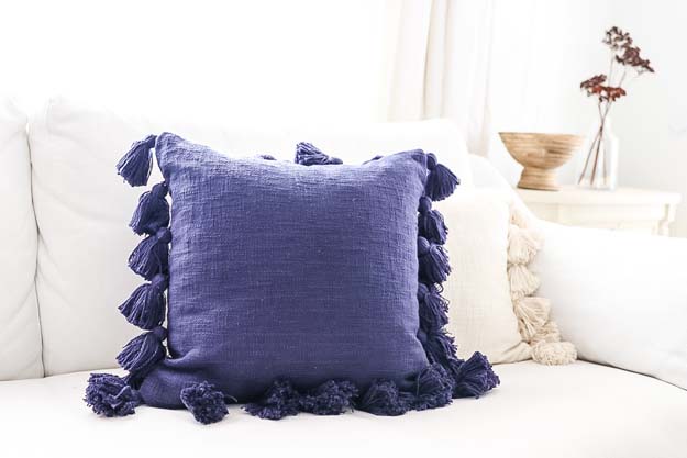 Trending Pillows for Home Decor |home decor|throw pillow|pillow trends|farmhouse pillow|throw pillow trends|boho pillows|boho home|farmhouse style|farmhouse pillows|shabby chic|shabby chic decor|cottage decor|striped pillow|best pillows|tassel pillows|pom pom pillows|lumbar pillows|modern throw pillow|Hallstrom Home