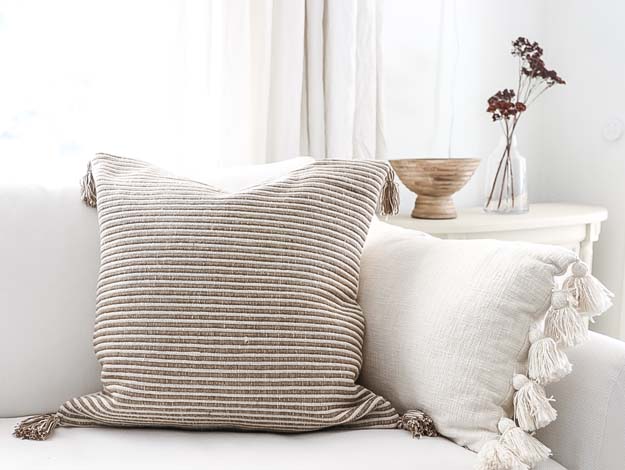 Trending Pillows for Home Decor |home decor|throw pillow|pillow trends|farmhouse pillow|throw pillow trends|boho pillows|boho home|farmhouse style|farmhouse pillows|shabby chic|shabby chic decor|cottage decor|striped pillow|best pillows|tassel pillows|pom pom pillows|lumbar pillows|modern throw pillow|Hallstrom Home