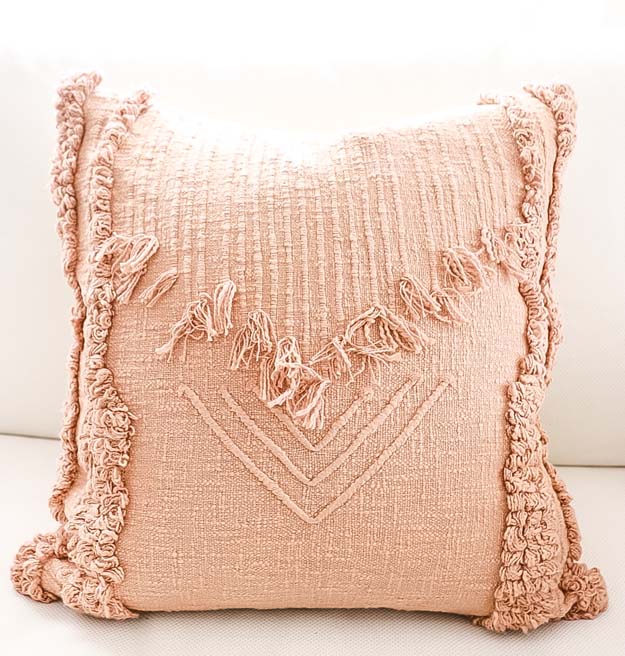 Trending Pillows for Home Decor |home decor|throw pillow|pillow trends|farmhouse pillow|throw pillow trends|boho pillows|boho home|farmhouse style|farmhouse pillows|shabby chic|shabby chic decor|cottage decor|striped pillow|best pillows|tassel pillows|pom pom pillows|lumbar pillows|modern throw pillow|Hallstrom Home