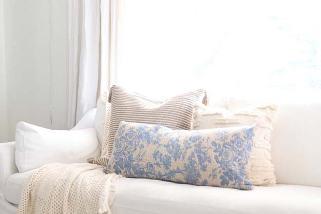 Trending Pillows for Home Decor |home decor|throw pillow|pillow trends|farmhouse pillow|throw pillow trends|boho pillows|boho home|farmhouse style|farmhouse pillows|shabby chic|shabby chic decor|cottage decor|striped pillow|best pillows|tassel pillows|pom pom pillows|lumbar pillows|modern throw pillow|Hallstrom Home