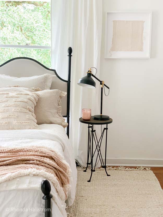 7 Style Tips for a Girls Bedroom |girls bedroom|farmhouse rug|modern farmhouse|modern rug|boho room|girls room|girls bedroom|Girls bedroom decor|boho bedding|house plants|best house plants|jute rug|layer rug|fringe rug|Hallstrom Home