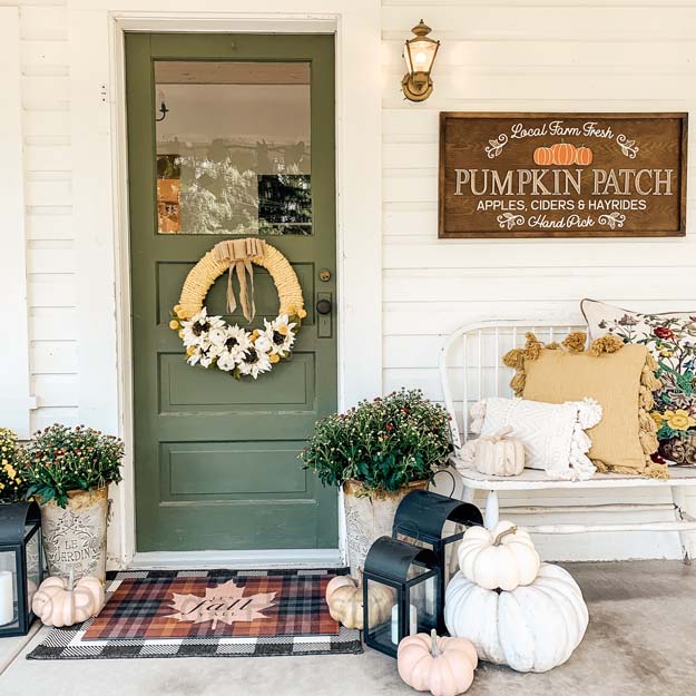 Fall Yarn Wreath Tutorial |Yarn Wreath|Fall Wreath|DIY Yarn Wreath|Sunflower Wreath|DIY Fall Wreath|Easy Wreath DIY|Wreath Tutorial|Farmhouse Wreath|Fall Farmhouse|Fall Decor|Hallstrom Home