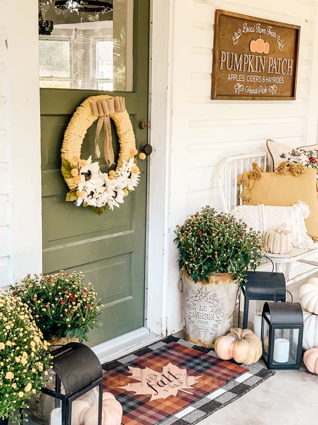 Fall Yarn Wreath Tutorial |Yarn Wreath|Fall Wreath|DIY Yarn Wreath|Sunflower Wreath|DIY Fall Wreath|Easy Wreath DIY|Wreath Tutorial|Farmhouse Wreath|Fall Farmhouse|Fall Decor|Hallstrom Home