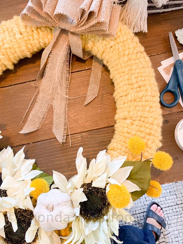 Fall Yarn Wreath Tutorial |Yarn Wreath|Fall Wreath|DIY Yarn Wreath|Sunflower Wreath|DIY Fall Wreath|Easy Wreath DIY|Wreath Tutorial|Farmhouse Wreath|Fall Farmhouse|Fall Decor|Hallstrom Home