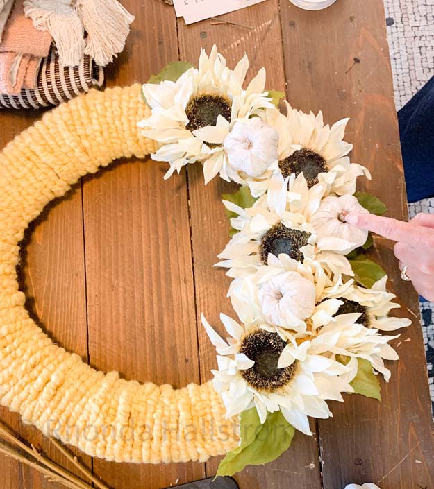 Fall Yarn Wreath Tutorial |Yarn Wreath|Fall Wreath|DIY Yarn Wreath|Sunflower Wreath|DIY Fall Wreath|Easy Wreath DIY|Wreath Tutorial|Farmhouse Wreath|Fall Farmhouse|Fall Decor|Hallstrom Home