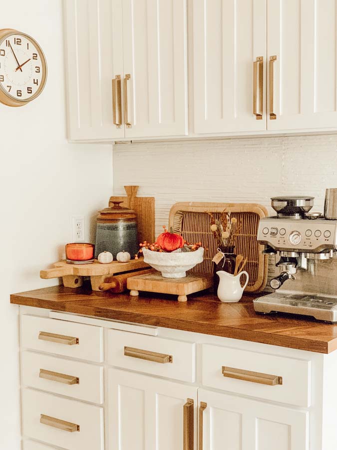 Fall Kitchen Decor on a Budget |fall on a budget|decor budget|fall kitchen tour|fall home tour|fall decor|budget decorating|budget friendly decor|farmhouse style|fall farmhouse|fall budget tips|Hallstrom Home