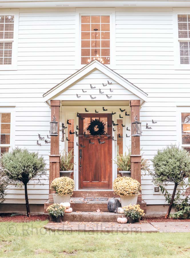 Halloween Bat Porch Decor with Printable |diy your porch|bat printables|halloween porch|spooky halloween|bat printables|cricut machine bats|farmhouse halloween|outdoor bat decorations|halloween diy|easy halloween diy|halloween porch with bats|Hallstrom Home