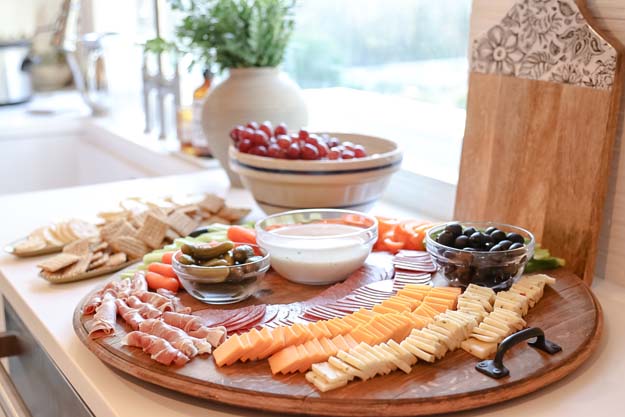 Easy Meat and Cheese Charcuterie Board |charcuterie board|thanksgiving appetizer|party planning|charcuterie board shopping list|serving tray|appetizer board|easy recipe|easy appetizer|party appetizer|farmhouse living|holiday recipe|holiday decor|HallstromHome