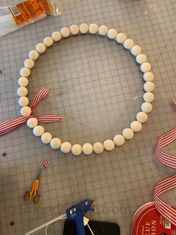 Wood Bead Wreath DIY |Split wood ball wreath|split ball wreath|wood ball wreath|farmhouse wreath|diy wreath|diy farmhouse wreath|wreath tutorial|wreath tutorial diy|split wood ball wreath|hallstrom home