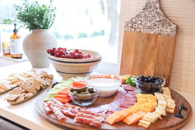 Easy Meat and Cheese Charcuterie Board |charcuterie board|thanksgiving appetizer|party planning|charcuterie board shopping list|serving tray|appetizer board|easy recipe|easy appetizer|party appetizer|farmhouse living|holiday recipe|holiday decor|HallstromHome