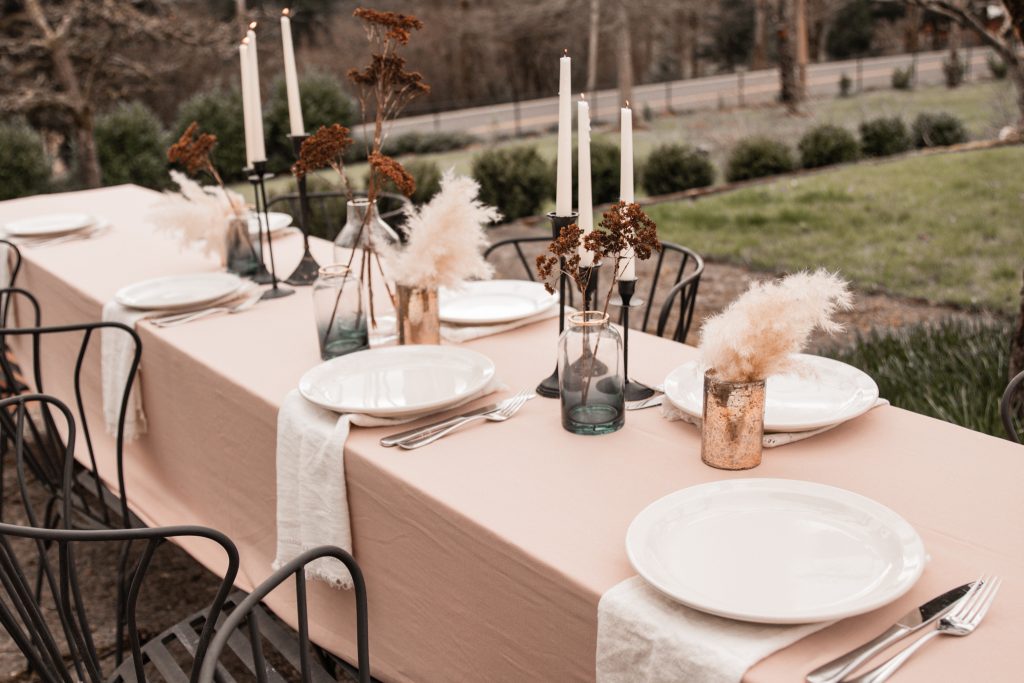 How to Style Tables Outdoors |fall table|fall tablescape|farmhouse table|wedding table decor|wedding tablescape|fall wedding|al fresco dining|simple table setting|styling a table|farmhouse style|Hallstrom Home