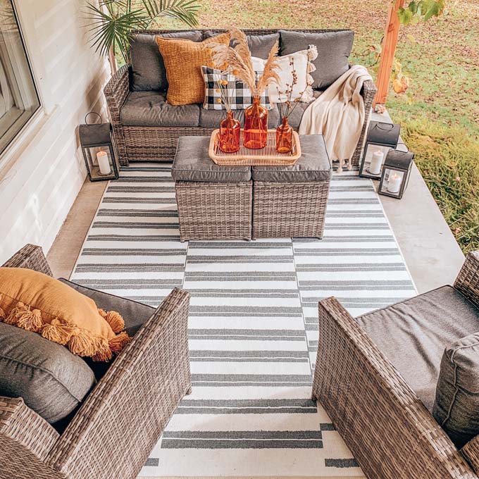 Picking a Farmhouse Outdoor Rug |farmhouse rug|machine washable rug|how to pick a rug|best farmhouse rug|best rug|striped rug|outdoor rug|fall decor|fall farmhouse|farmhouse style|HallstromHome