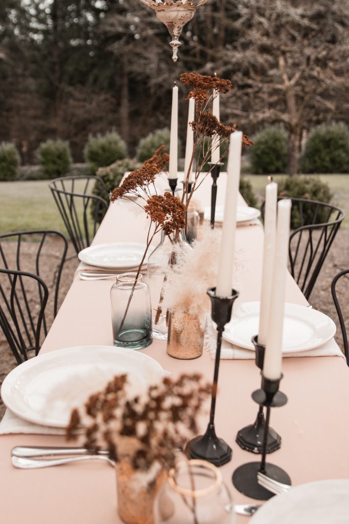 How to Style Tables Outdoors |fall table|fall tablescape|farmhouse table|wedding table decor|wedding tablescape|fall wedding|al fresco dining|simple table setting|styling a table|farmhouse style|Hallstrom Home