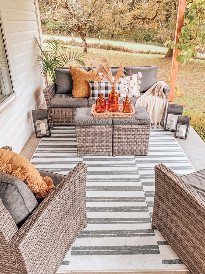 Picking a Farmhouse Outdoor Rug |farmhouse rug|machine washable rug|how to pick a rug|best farmhouse rug|best rug|striped rug|outdoor rug|fall decor|fall farmhouse|farmhouse style|HallstromHome