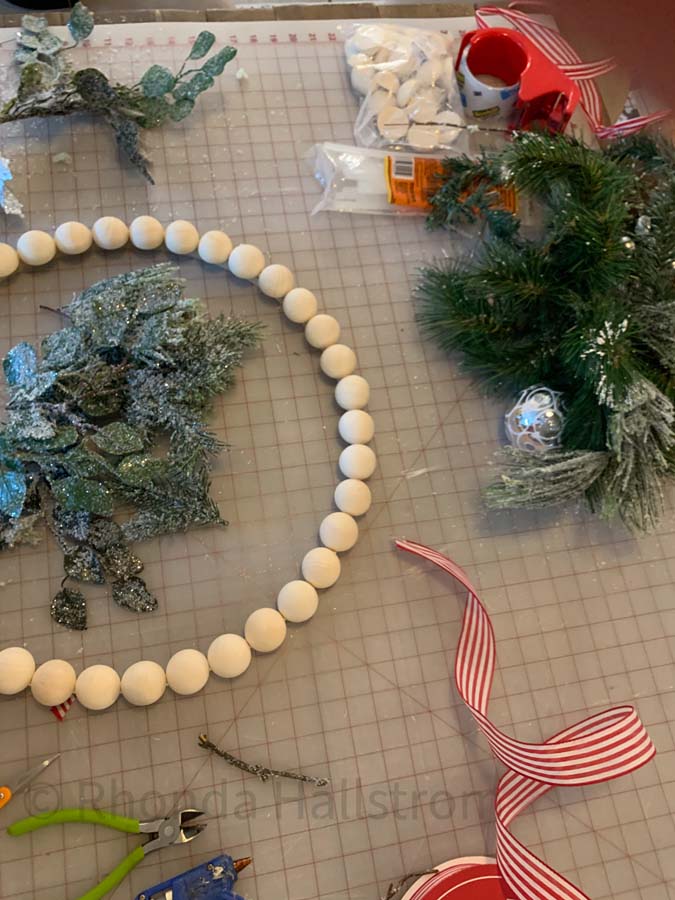 Wood Bead Wreath DIY |Split wood ball wreath|split ball wreath|wood ball wreath|farmhouse wreath|diy wreath|diy farmhouse wreath|wreath tutorial|wreath tutorial diy|split wood ball wreath|hallstrom home