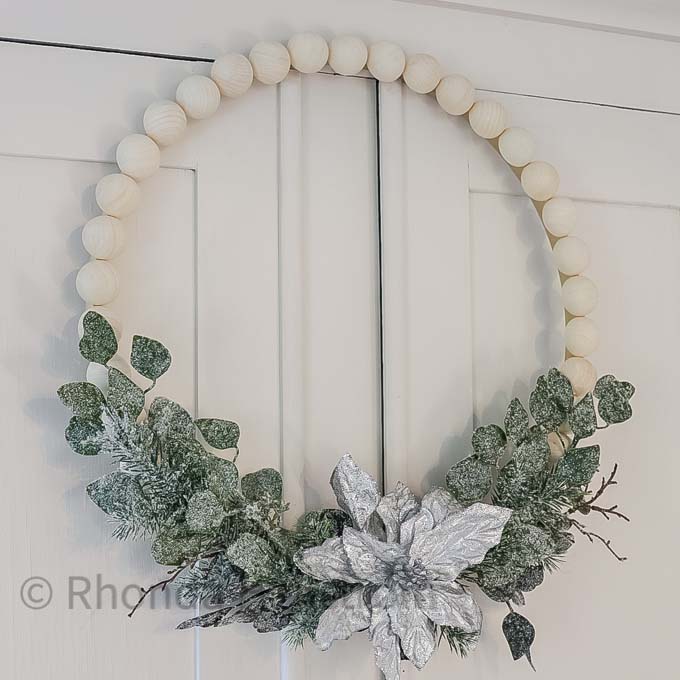 Wood Bead Wreath DIY |Split wood ball wreath|split ball wreath|wood ball wreath|farmhouse wreath|diy wreath|diy farmhouse wreath|wreath tutorial|wreath tutorial diy|split wood ball wreath|hallstrom home