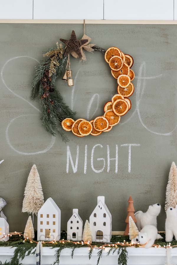 Dried Orange Wreath |dried orange diy|wreath diy|christmas wreath|easy wreath tutorial|farmhouse decor|farmhouse Christmas|vintage christmas|dried oranges|dried orange wreath tutorial|orange garland|HallstromHome