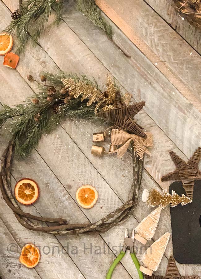 Dried Orange Wreath |dried orange diy|wreath diy|christmas wreath|easy wreath tutorial|farmhouse decor|farmhouse Christmas|vintage christmas|dried oranges|dried orange wreath tutorial|orange garland|HallstromHome