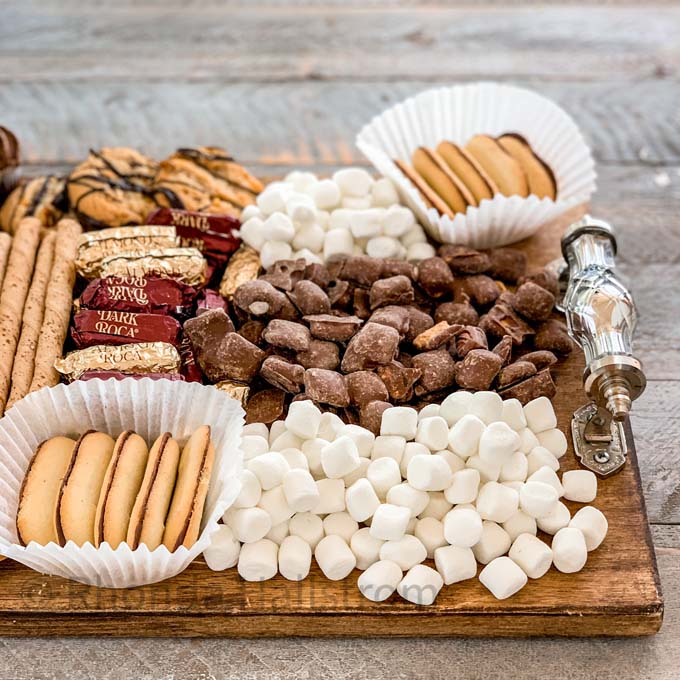 How to Build a Dessert Charcuterie Board |dessert board|party planning|dessert tray|charcuterie board|serving tray|dessert tray|party decor|holiday party|holiday recipe|easy recipe|dessert recipe|build a charcuterie board|dessert tray|HallstromHome