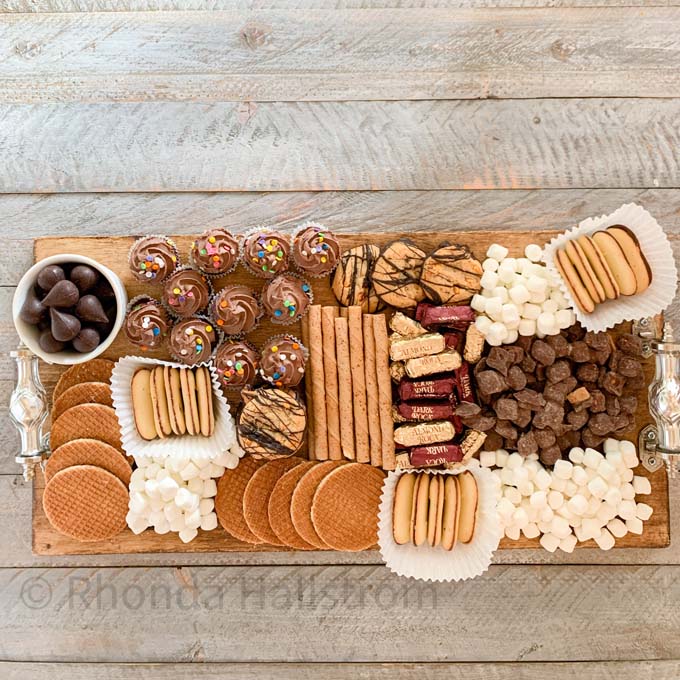 How to Build a Dessert Charcuterie Board |dessert board|party planning|dessert tray|charcuterie board|serving tray|dessert tray|party decor|holiday party|holiday recipe|easy recipe|dessert recipe|build a charcuterie board|dessert tray|HallstromHome