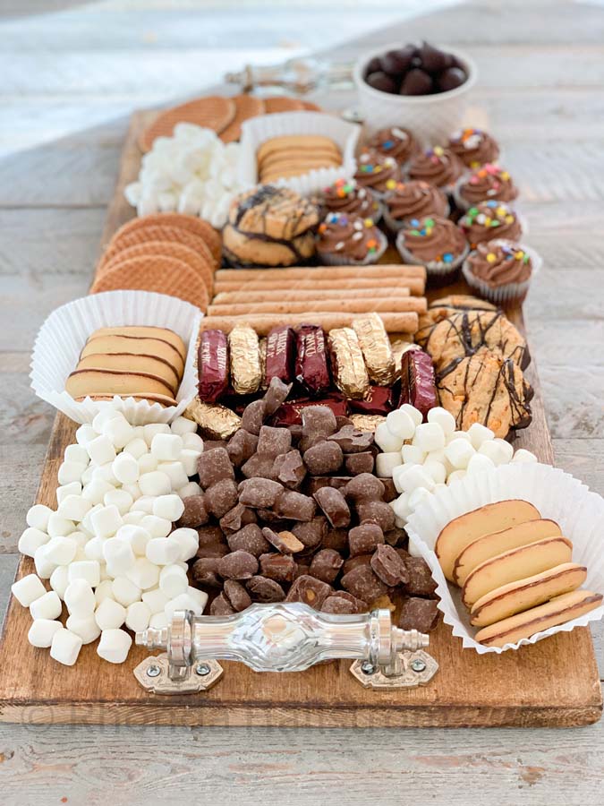 How to Build a Dessert Charcuterie Board |dessert board|party planning|dessert tray|charcuterie board|serving tray|dessert tray|party decor|holiday party|holiday recipe|easy recipe|dessert recipe|build a charcuterie board|dessert tray|HallstromHome