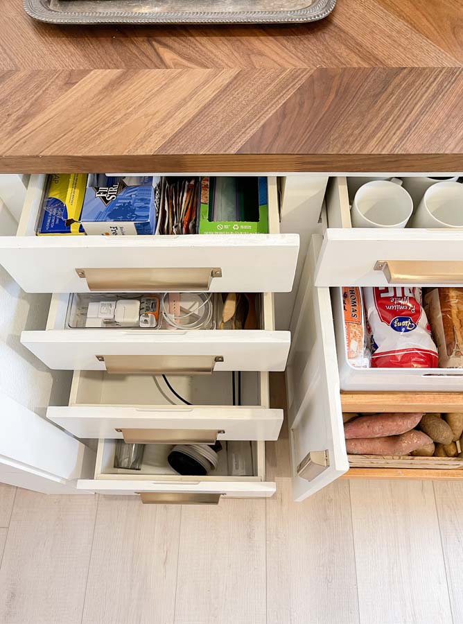 How to Organize Kitchen Drawers – Hallstrom Home