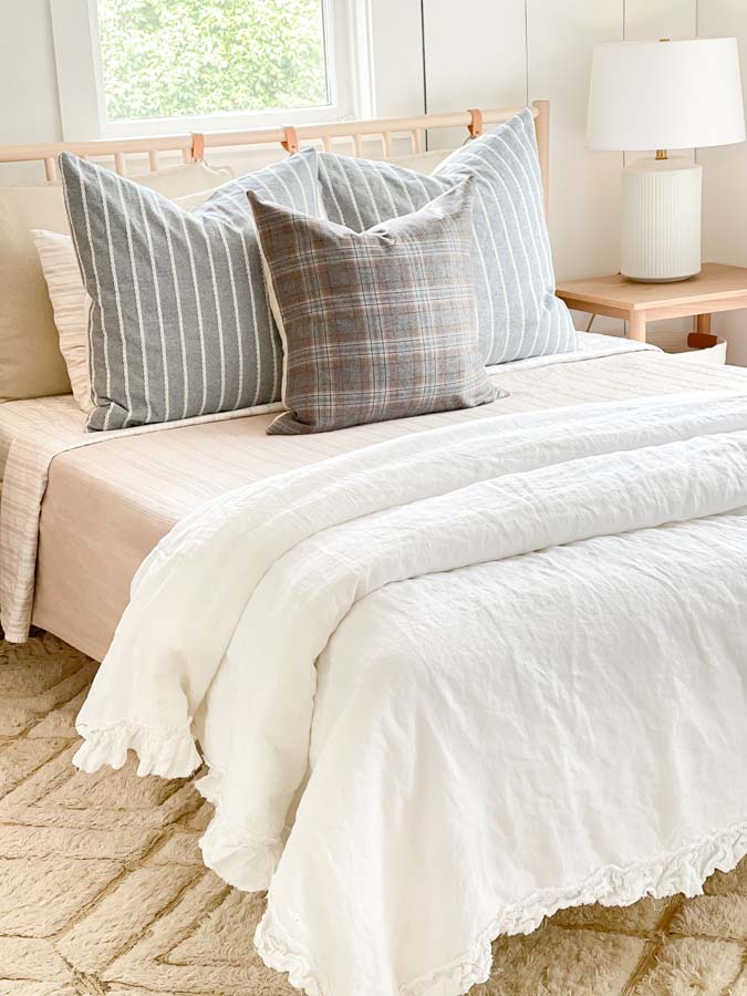 How to Mix & Match Throw Pillows on a Bed or Sofa