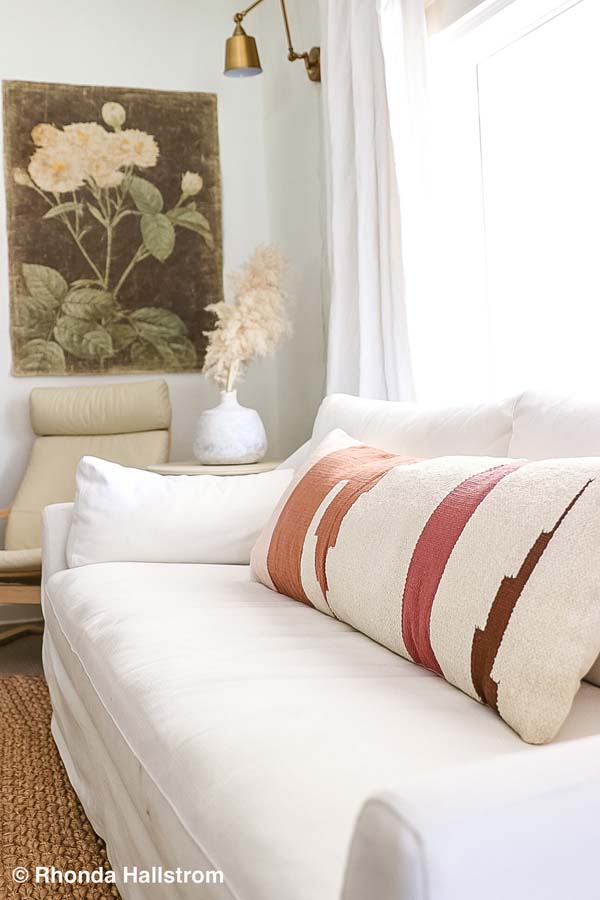 How To Mix And Match Pillows / How to mix pillow patterns / How to arrange pillows on a couch / how to coordinate a pillow / shabby chic pillows / easy style tips and tricks / simple hacks for home decor / bedroom diy / modern home decor tips / tips and tricks / how to style pillow on a bed / bold print pillow arrangements / simple pillow styles / scandinavian home decor / hygge home decor / HallstromHome
