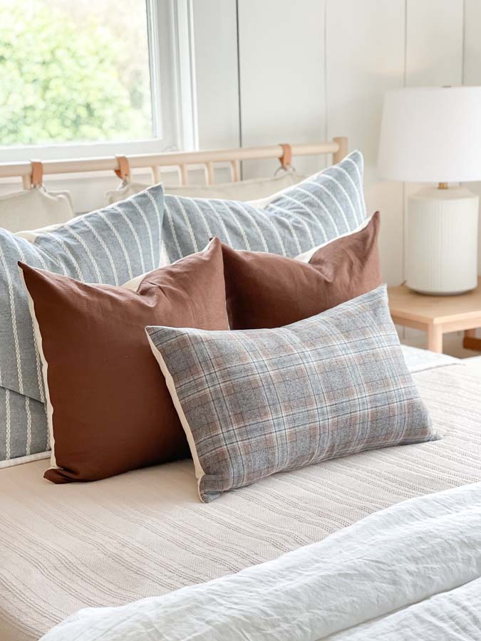 How to Mix and Match Throw Pillows