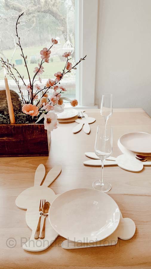 Easter Tablescape / how to set up an easter table scape / bunny plate chargers / wood bunny plates / easter plates / easy easter tablescape / easter brunch table / easter home decor / modern glam easter / modern farmhouse tablescape /  easter glam decor / simple easter tablescapes / holiday tablescapes / tablescape easter decor / DIY tablescape / floral tablescape / HallstromHome