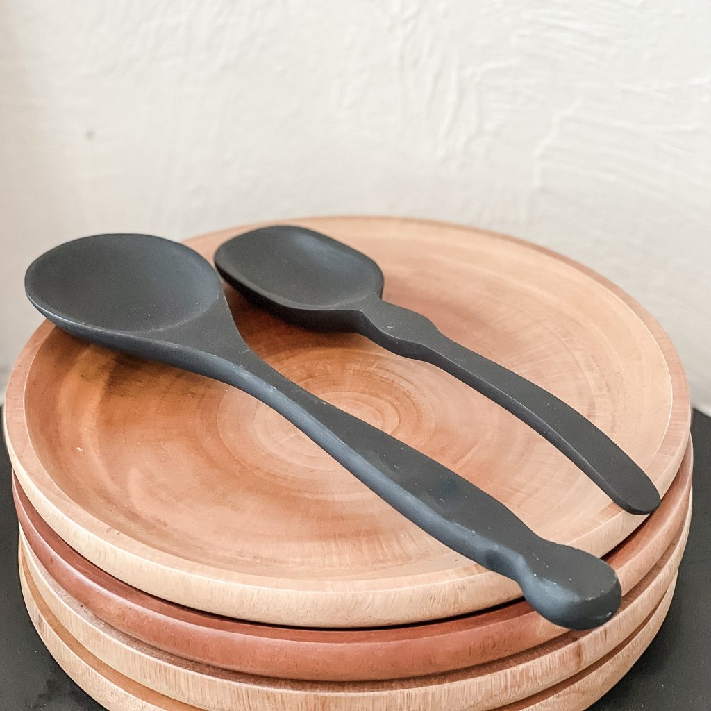 Farmhouse Kitchen Decor Ideas / Kitchen Decor Farmhouse / Kitchen Essentials / Kitchen Essentials List / List of Kitchen essentials / Themes for Kitchen Decor / Modern Farmhouse Kitchen Decor / Modern Farmhouse Decor / Organic Soap / HallstromHome