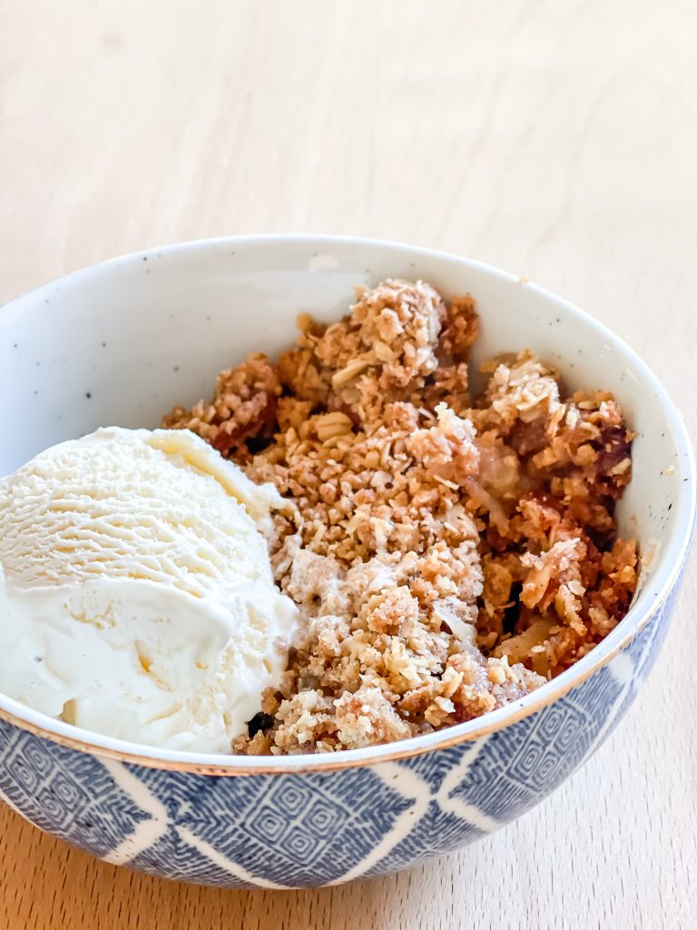 Apple Crumble Crisp / Apple Crumble Recipe With Oats / Apple Crumble Easy / Topping For Apple Crumble / How To Make Apple Crumble / HallstromHome