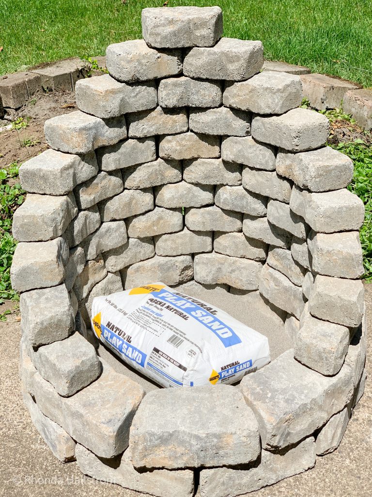 How To Build Outdoor Fireplace / DIY Outdoor Fireplace Ideas / DIY Outdoor Stone Fireplace / How To Make Your Own Outdoor Fireplace / How To Build An Outdoor Fireplace With Cinder Blocks / Outdoor Fireplace With Concrete Blocks / HallstromHome