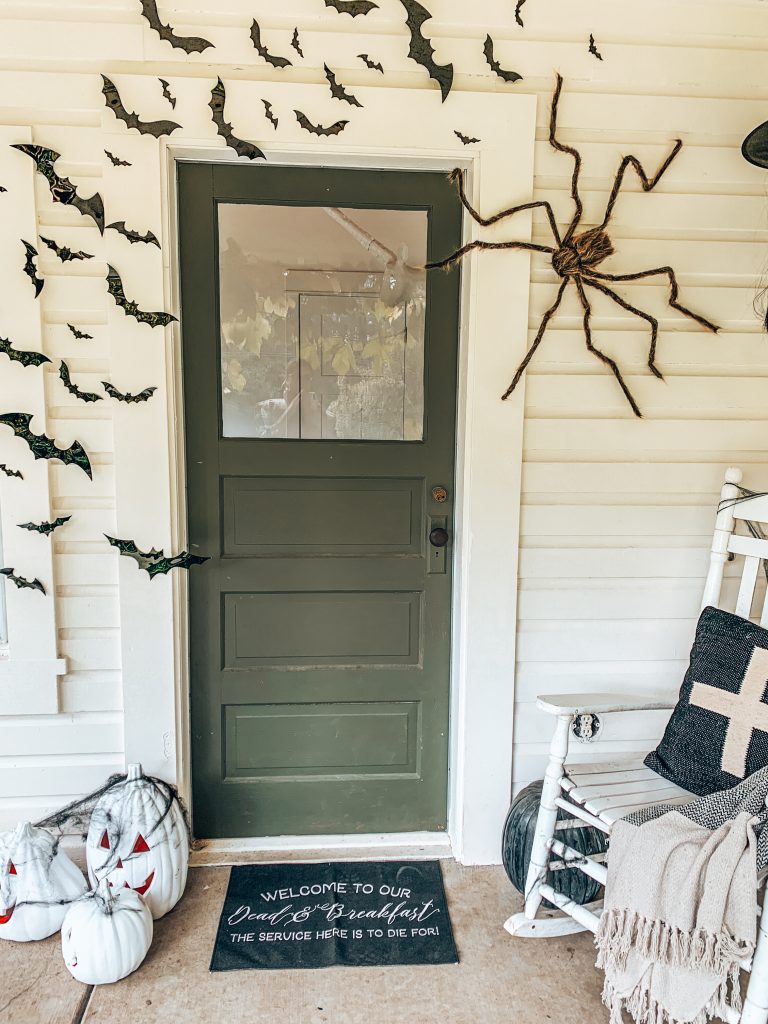 Halloween Decorations For The Porch / Halloween Porch Decor / Ideas For Halloween Front Porch / Halloween Porch Decorations DIY / Cute Halloween Porch Ideas / Hallstrom Home