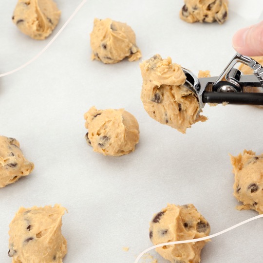 This Years Chocolate Chip Cookies / Classic Chocolate Chip Cookies / Easy Cookie Recipe / Homemade Chocolate Chip Cookies / Classic Cookies / HallstromHome