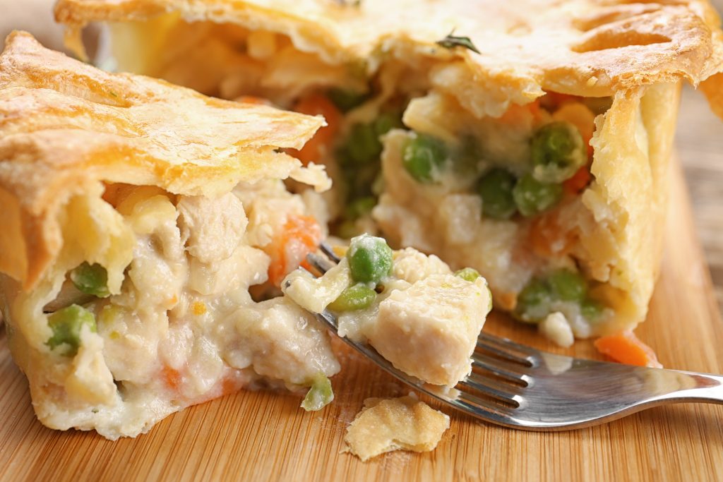 Easy Homemade Chicken Pot Pie / Homemade Chicken Pot Pie Prep / 5 Ingredient Chicken Pot Pie / Easy Dinners For Busy Moms / Hallstromhome