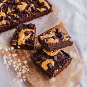 Peanut Butter Brownies / How to make Peanut butter brownies / Topping Choices / Storing Options / Hallstromhome